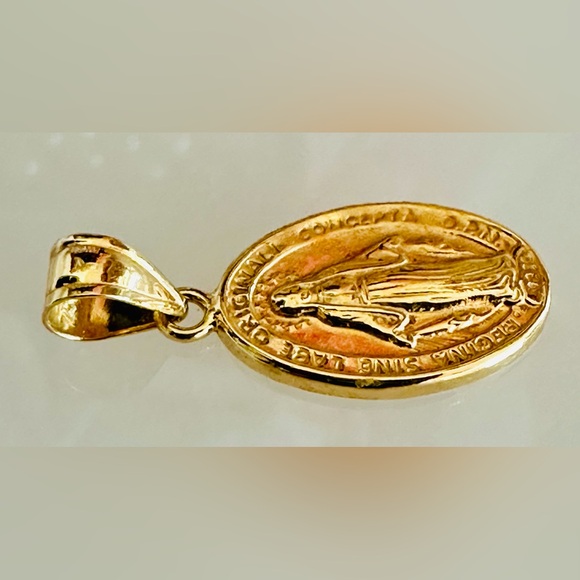 Religious (Mama Mary) Pendant. 💛 Real 18(18k) Karat Solid Gold Jewelry - Picture 4 of 8
